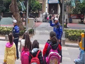 Zabıtadan okul önlerinde trafik haftası aktifliği