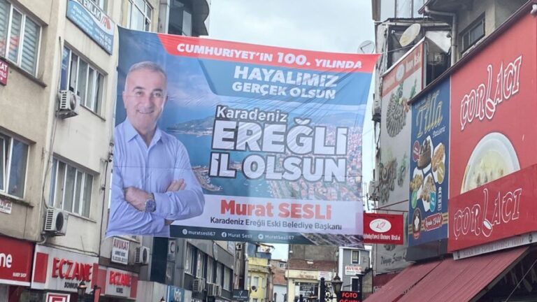 Sesli pankartı astı, “Ereğli İl Olsun” dedi
