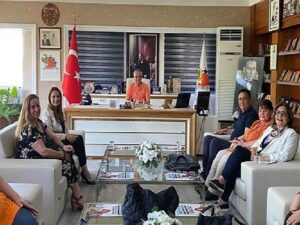 Antalya’nın bayan muhtarlarından Lider Topaloğlu’na ziyaret