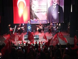 Aydın Büyükşehir Belediyesi ‘Memleket Şairi’ Nâzım Hikmet’i Andı