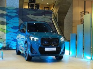 Büsbütün Elektrikli Yeni BMW iX1 CI Bloom’da Sanatseverlerle Buluşuyor