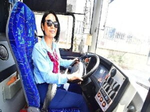 ESHOT’un bayan sürücülerinden yolcular da mutlu