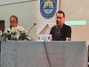 EÜ Toplumsal Bilimler Enstitüsünde “Sosyal Bilimler İdeolojisi Üzerine Fikirler ve Gerçekler” konuşuldu