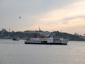 Final coşkusu İstanbul Boğazı’nda yankılandı