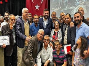 Hakan Kalfaoğlu üstün muvaffakiyet gösteren partililere teşekkür etti