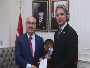 Hilal Olsun Türkiye Kampanyasına Vali Köşger’den Takviye: Kızılay’a Kurban Bağışı