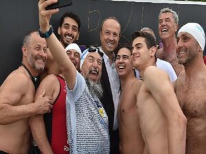 İklim krizine farkındalık oluşturmak için pedal çevirdiler, koştular, yüzdüler