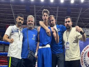 Kağıtsporlu boksörlerden 3 bronz