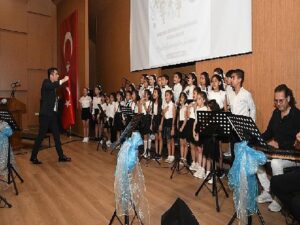 Karabağlar Belediyesi Çocuk Korosu’ndan birinci konser
