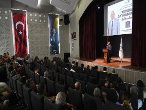 Karabağlar Belediyesi’nde bayramlaşma sevinci