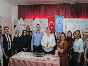 Kınık’ta Halk Eğitim Kursları Standı Ve Kermes Düzenlendi