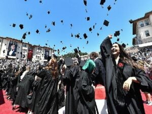 Koç Üniversitesi 29’uncu Devir Mezunlarını Verdi