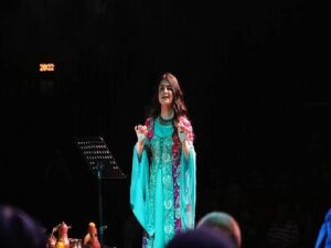 Kocaeli Büyükşehir Belediyesi Konsevatuvarı Türk Halk Müziği Korosu Kocaeli’de türkü rüzgarı estirdi