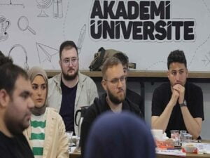 Lider Büyükakın, üniversiteli gençlerle buluştu