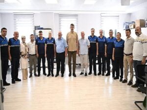 Lider Kocaman grubuyla bayramlaştı