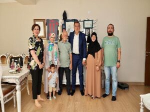 Lider Savran, mahallelerde konut ziyaretlerinde bulundu