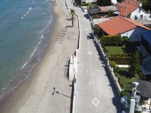 Menderes Belediyesi tarafından Özdere 14 Meskenler Kıyı Yolu yapılan çalışma ile yenilendi