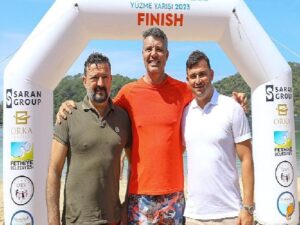 Sadettin Saran, Manisiz Kulaçlar Etkinliğinde Özel İhtiyaçlı Gençlerle Kulaç Attı