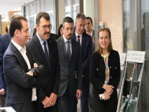 TÜBİTAK Lideri Prof. Dr. Hasan Mandal Şişecam Bilim, Teknoloji ve Tasarım Merkezi’ni Ziyaret Etti