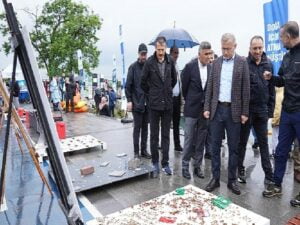 Üsküdar Belediyesi ve Tabiat Dostu Dalgıçlar Kız Kulesi ve Salacak Kıyısı Ortasında Deniz Paklığı Gerçekleştirdi