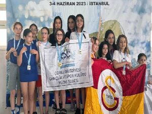 Yüzücülerimiz Turnuvadan Muvaffakiyetle Döndü