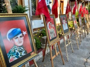 Yağlı boya şehitler sergisi büyük beğeni topladı