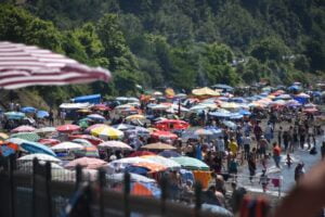 KDZ. EREĞLİ BELEDİYE PLAJLARI BAYRAM TATİLİNDE YOĞUN İLGİ GÖRDÜ
