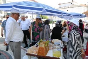 TARİHİ AKKUYU MEYDANI, DENİZ KIZI HEYKELİ VE EL ÜRÜNLERİ PAZARI AÇILDI