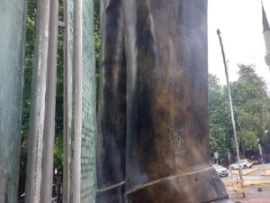 Çınarlık Meydanındaki Atatürk heykeli bakıma alınacak