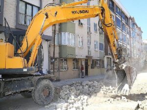 Edremit’te Yol Çalışmaları Sürat Kesmeden Devam Ediyor