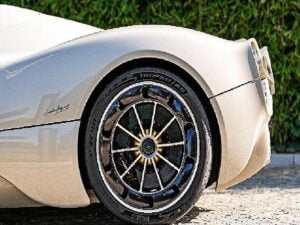 Harika arabaların orjinal ekipmanı olarak pistte performans, yolda güvenlik sunmak için tasarlandı