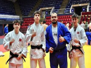 Kağıtspor, Avrupa’nın her kulvarında şampiyon