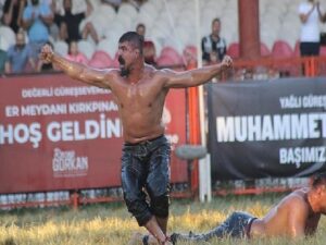 Kırkpınar başpehlivanı Yusuf Can Zeybek Kartepe’de