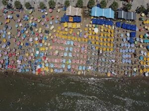 Menderes Milyonları Ağırladı