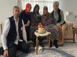 Pambuk teyze 79 yaşında birinci doğum gününü kutladı 