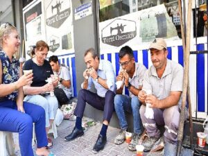 Soner Çetin personellerle ekmeğini paylaştı