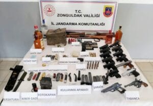 Devrek’te baskın yapılan evden çok sayıda uyuşturucu çıktı