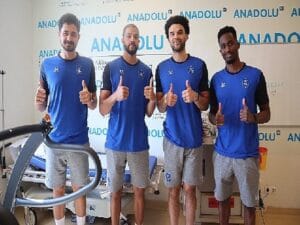 Anadolu Efesli 4 basketbolcu sıhhat denetiminden geçti