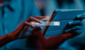 Berbat hedefli siteler reklamlarla en üstte yer alıyor