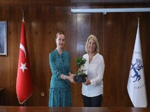 DEÜ’lü Sihirli Parmaklardan Rektör Hotar’a Ziyaret