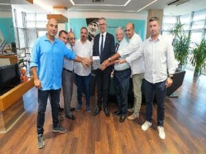 Gazetecilerden Lider Arda’ya özel ikram