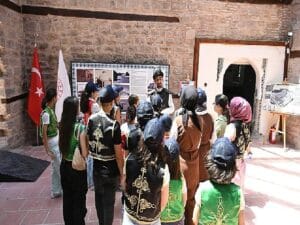 Genç KOMEK Öğrencileri Konya’nın Tarihi Şahsiyetlerini Yakından Tanıdı