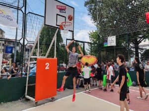 Gölcük kıyısında heyecan sırası sokak basketbolunda 