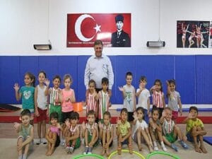 Karşıyaka’da geleceğin cimnastikçileri yetişiyor