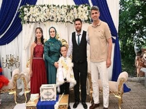 Kartepe Belediye Lideri Av.M.Mustafa Kocaman, hemşehrilerinin en keyifli günlerinde yanlarında olmaya devam ediyor.