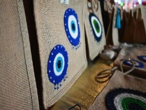 Kemer’de konut hanımları üretmeye devam ediyor