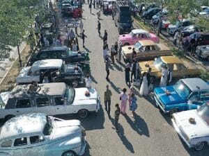 Kente sevinç saçan en renkli konvoy