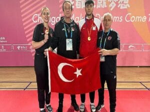 Kırık elle bronz madalya aldı