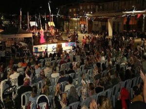 Küçükçekmece’de ‘Sanat’ parka taşındı, yaz akşamları renklendi