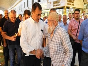 Lider Dündar, çarşı esnafıyla gönül gönüle